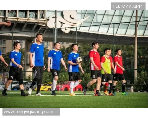 劲然绘制足球明星的魅力瞬间与激情时刻的艺术之旅